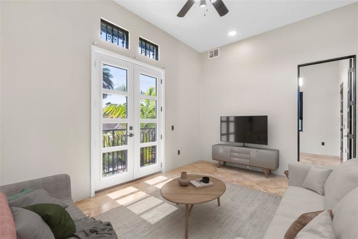 Image No.40-5 Bed Property for sale