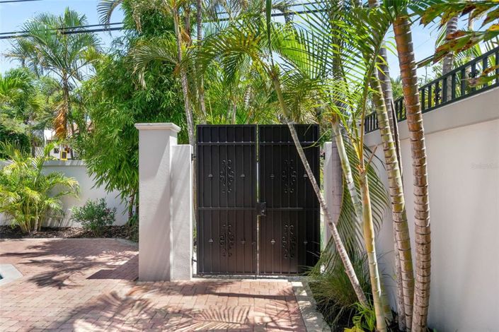 Image No.46-5 Bed Property for sale