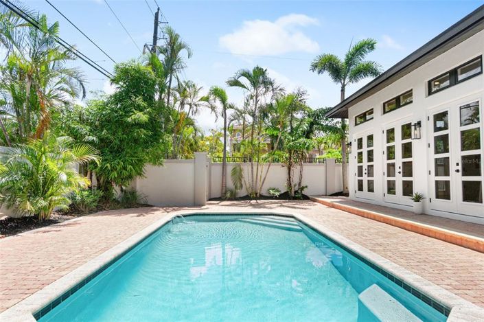 Image No.48-5 Bed Property for sale