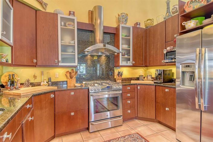 Image No.12-3 Bed Property for sale