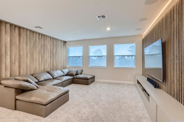 Image No.21-6 Bed Property for sale