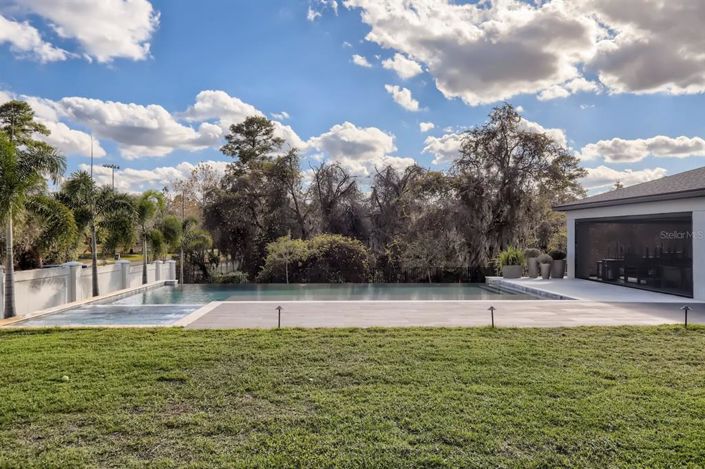 Image No.23-6 Bed Property for sale