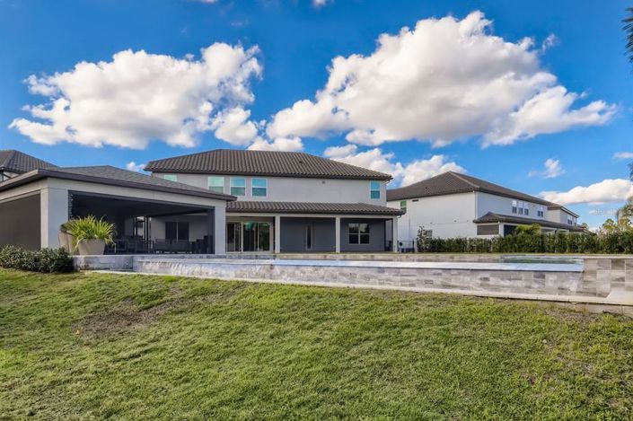 Image No.24-6 Bed Property for sale