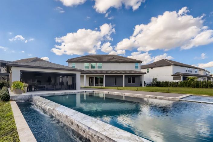 Image No.26-6 Bed Property for sale