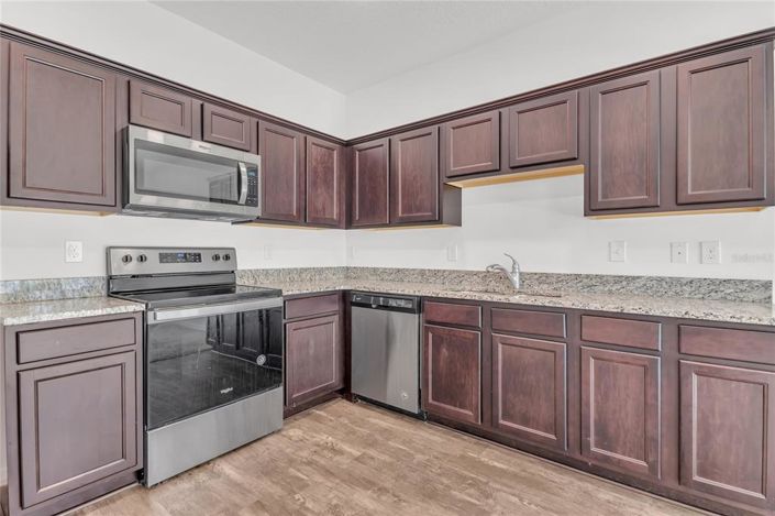 Image No.13-3 Bed Townhouse for sale