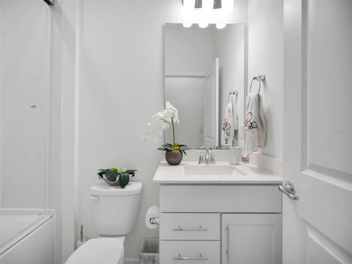 Image No.20-5 Bed Property for sale