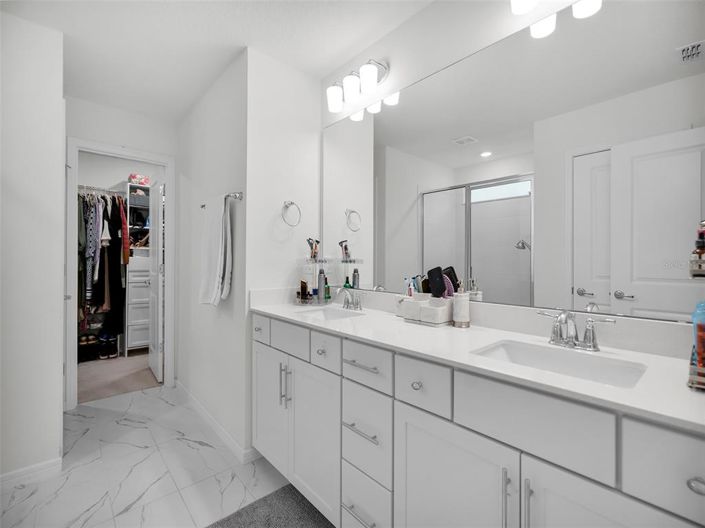 Image No.30-5 Bed Property for sale