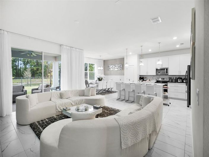 Image No.8-5 Bed Property for sale