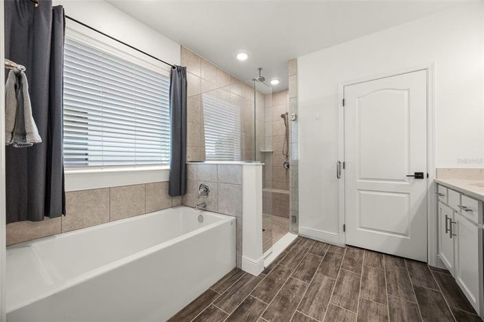 Image No.40-4 Bed Property for sale