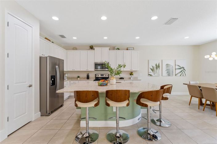 Image No.9-5 Bed Property for sale