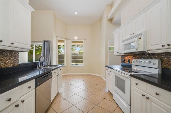 Image No.13-4 Bed Property for sale