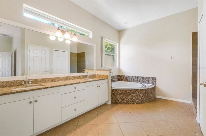 Image No.25-4 Bed Property for sale