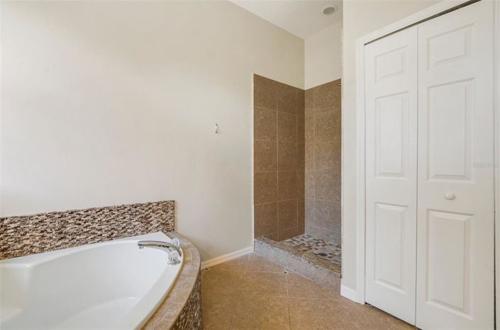 Image No.27-4 Bed Property for sale