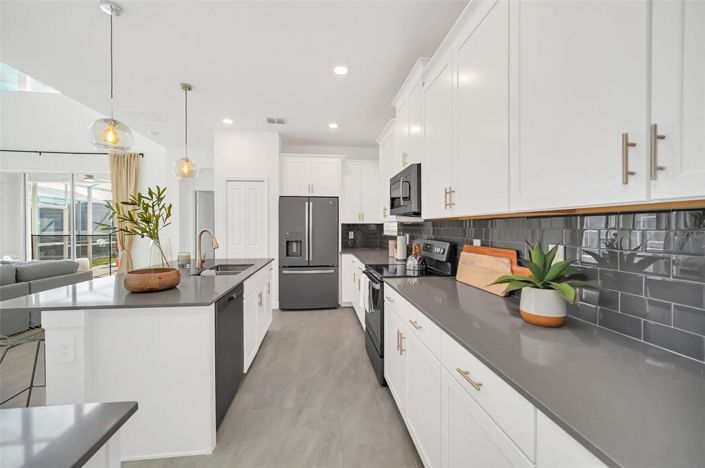 Image No.11-5 Bed Property for sale