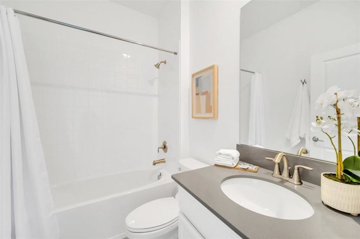 Image No.19-5 Bed Property for sale