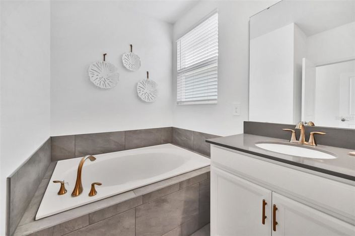 Image No.29-5 Bed Property for sale