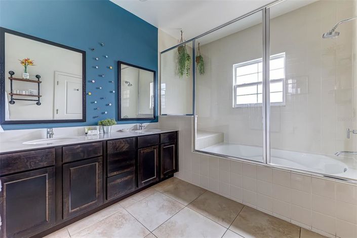 Image No.57-3 Bed Townhouse for sale