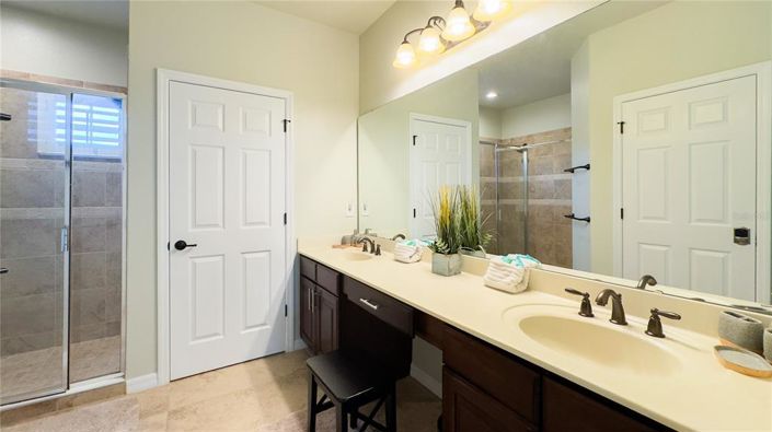 Image No.38-5 Bed Property for sale