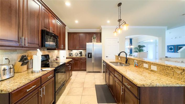 Image No.9-5 Bed Property for sale