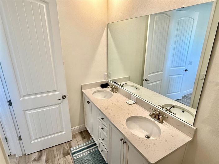 Image No.15-3 Bed Townhouse for sale