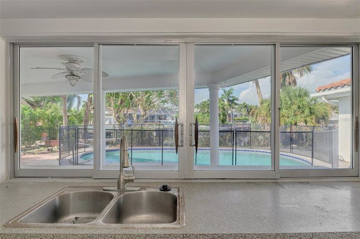 Image No.10-3 Bed Property for sale