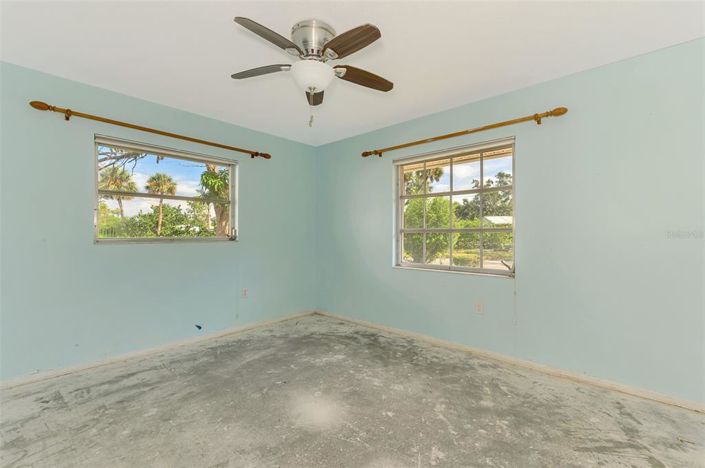 Image No.13-3 Bed Property for sale