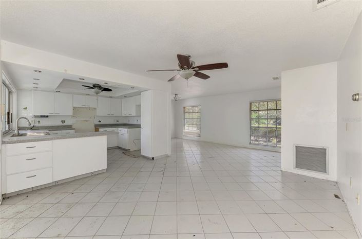 Image No.8-3 Bed Property for sale