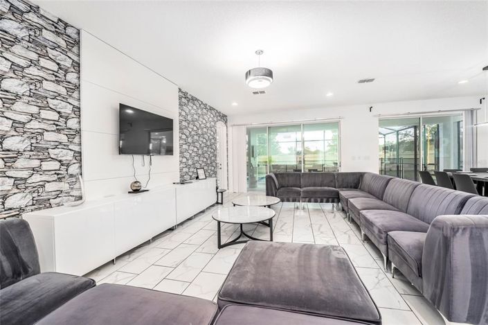 Image No.2-Propriété de 10 chambres à vendre à Kissimmee