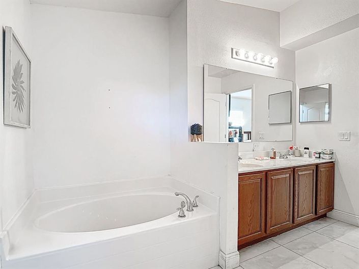 Image No.27-4 Bed Property for sale