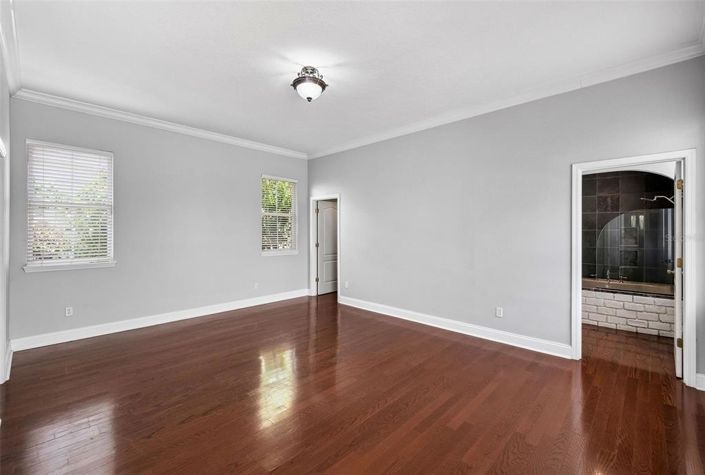 Image No.9-5 Bed Property for sale