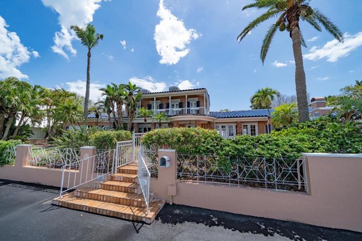 Image No.5-5 Bed Property for sale