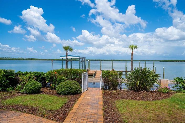 Image No.6-5 Bed Property for sale