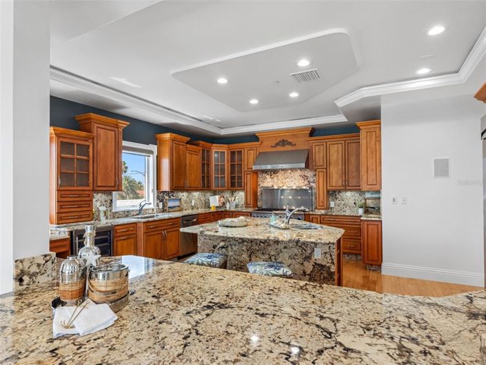 Image No.12-5 Bed Property for sale