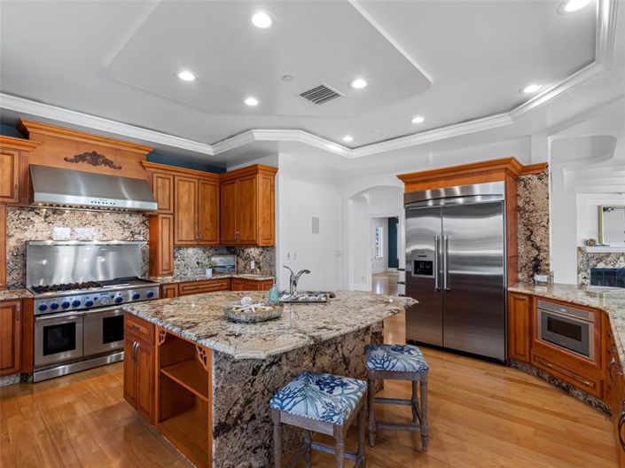 Image No.13-5 Bed Property for sale