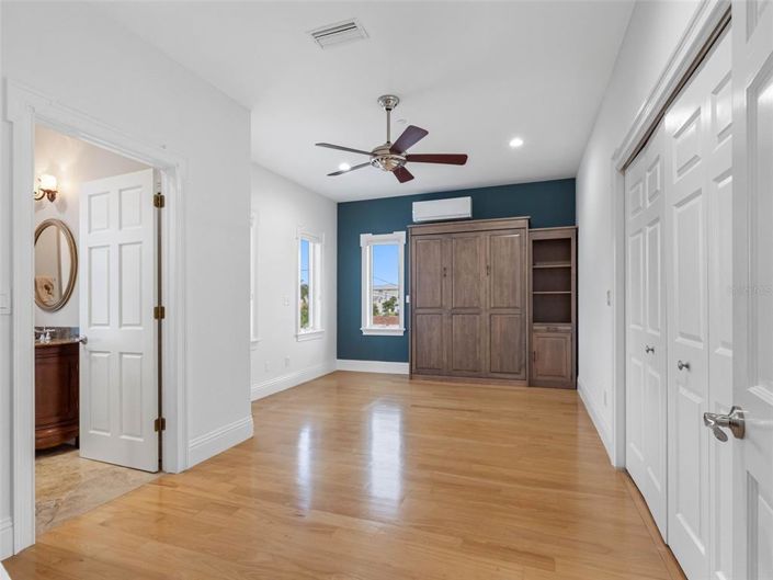 Image No.24-5 Bed Property for sale