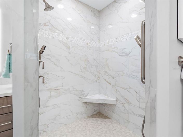 Image No.40-5 Bed Property for sale