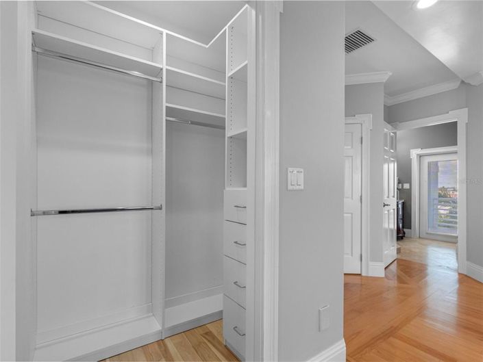 Image No.60-5 Bed Property for sale