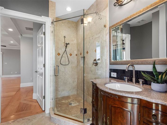 Image No.62-5 Bed Property for sale