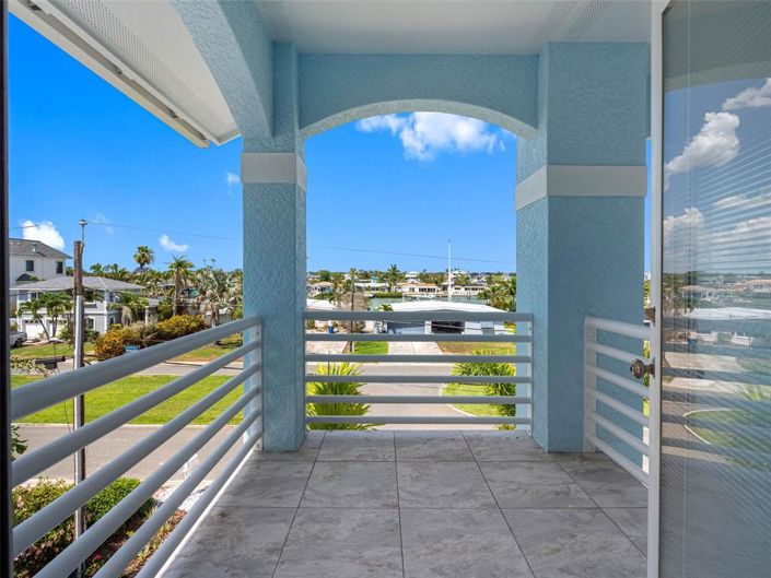 Image No.64-5 Bed Property for sale