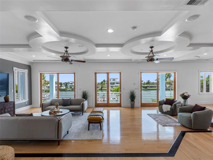 Image No.7-5 Bed Property for sale