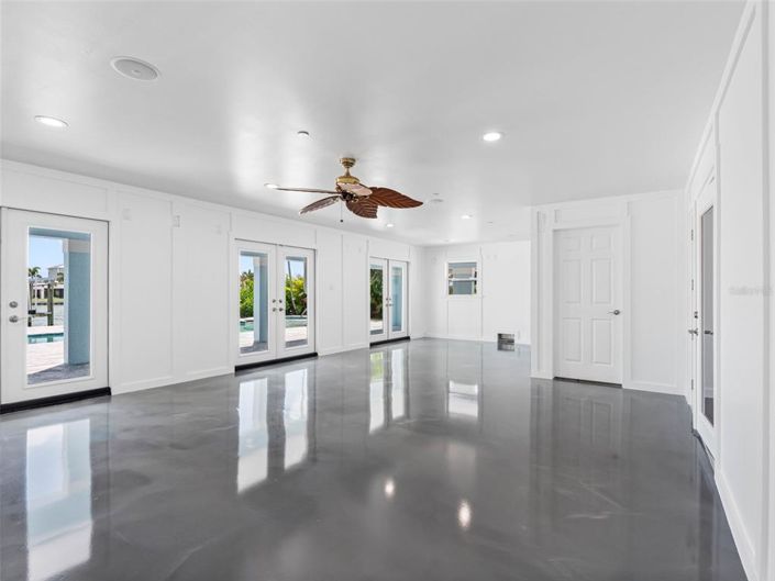 Image No.72-5 Bed Property for sale