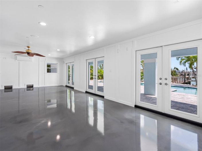 Image No.73-5 Bed Property for sale