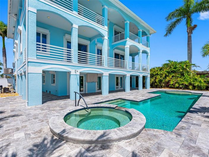 Image No.76-5 Bed Property for sale