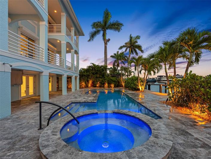 Image No.77-5 Bed Property for sale