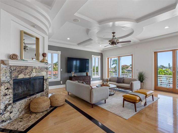 Image No.8-5 Bed Property for sale