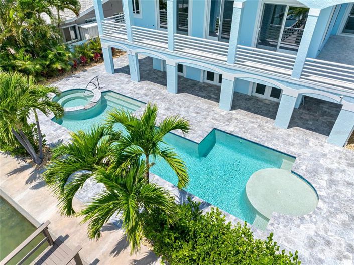 Image No.80-5 Bed Property for sale