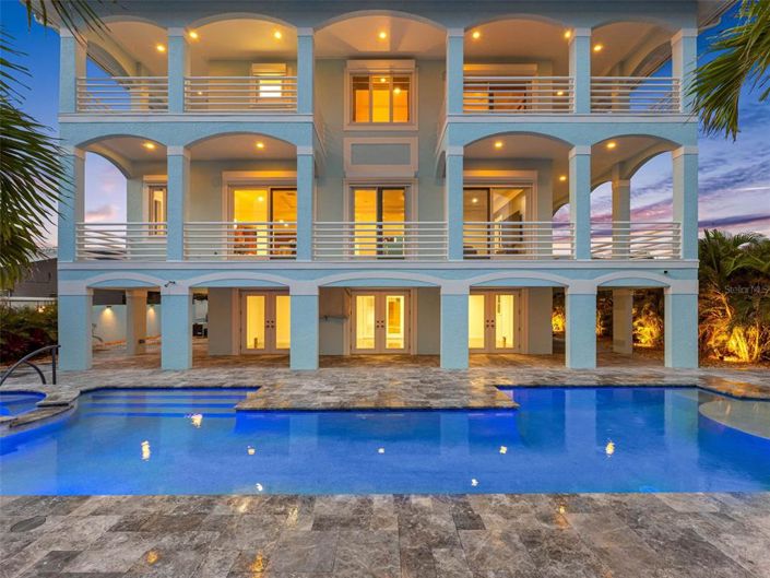 Image No.82-5 Bed Property for sale