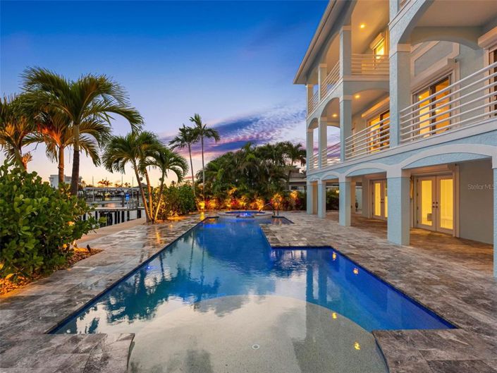 Image No.84-5 Bed Property for sale