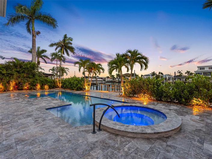 Image No.85-5 Bed Property for sale