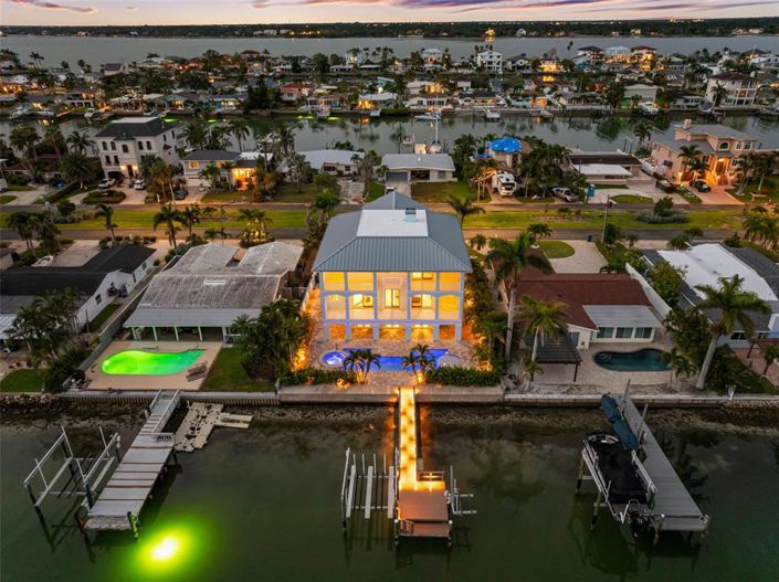 Image No.87-5 Bed Property for sale